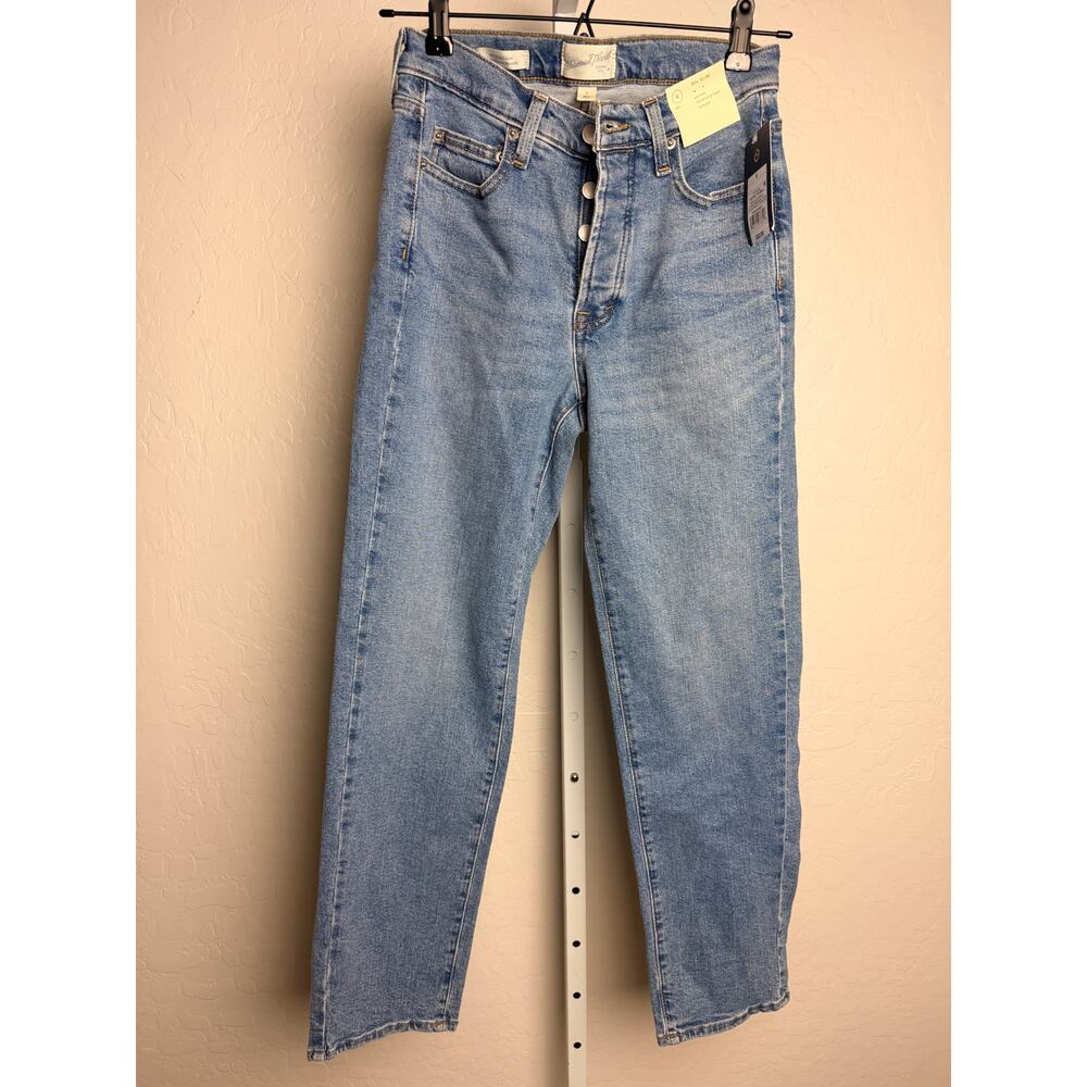 NWT Universal Thread 80s Slim Jeans Womens 6 Light Wash Button Fly